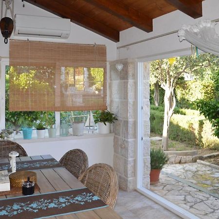 Issa Holiday Home - 3 Min Walk To Beach Каштела Екстер'єр фото