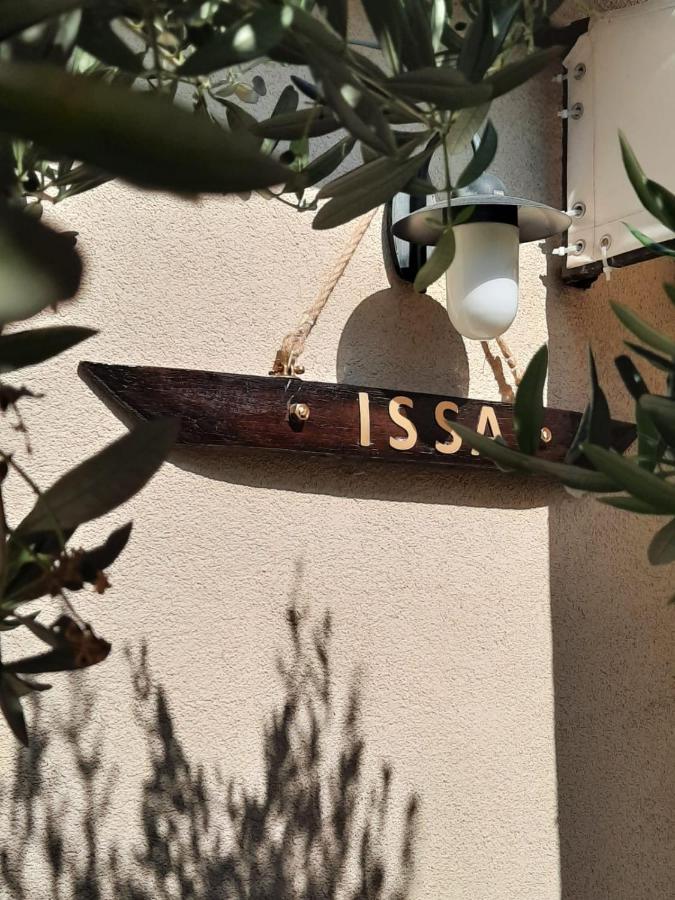 Issa Holiday Home - 3 Min Walk To Beach Каштела Екстер'єр фото