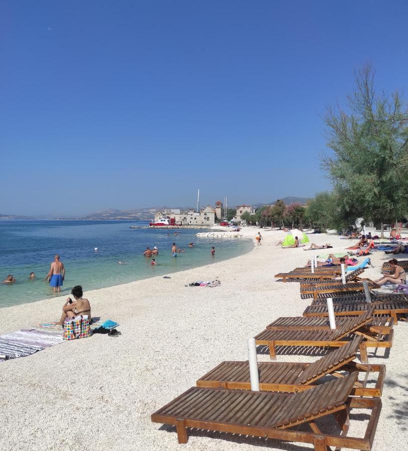 Issa Holiday Home - 3 Min Walk To Beach Каштела Екстер'єр фото